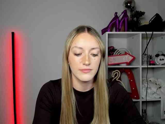 EvelynBlond26