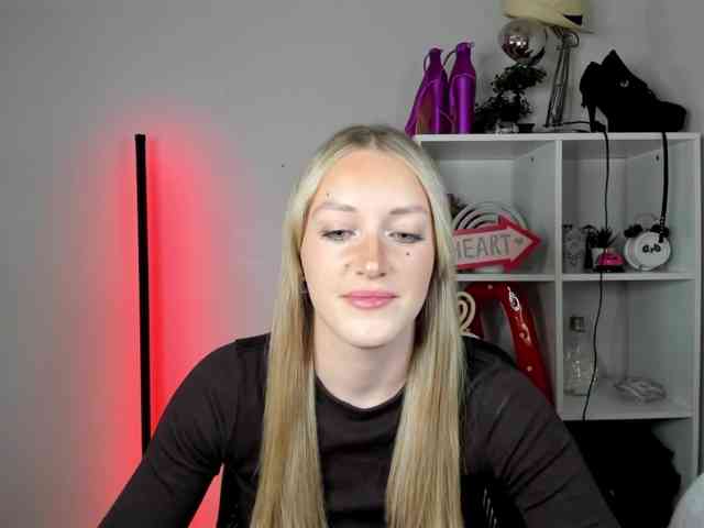 EvelynBlond26