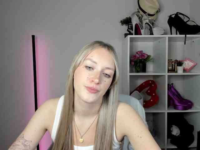 EvelynBlond26