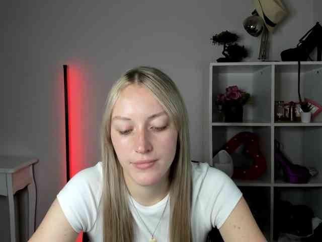 EvelynBlond26