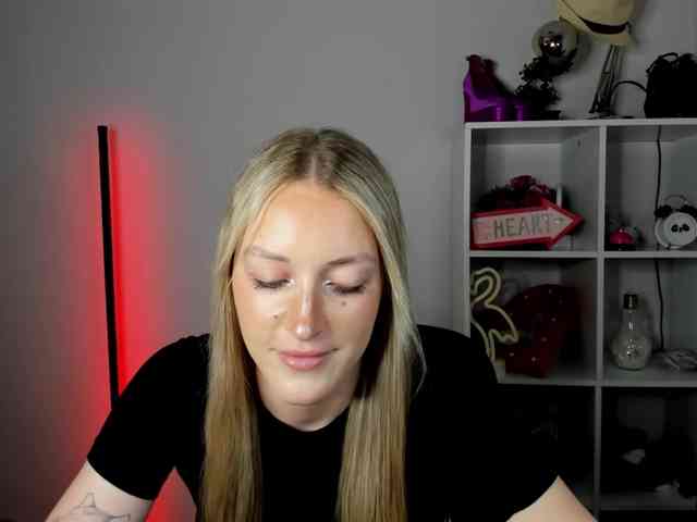 EvelynBlond26