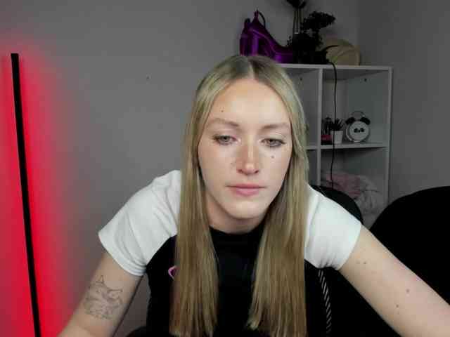 EvelynBlond26