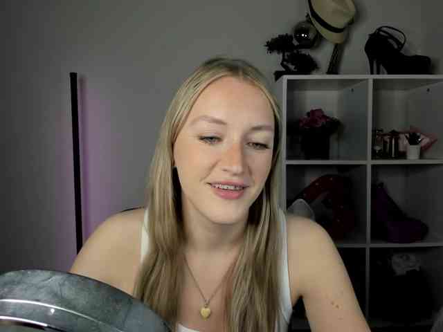 EvelynBlond26