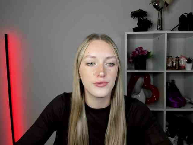 EvelynBlond26