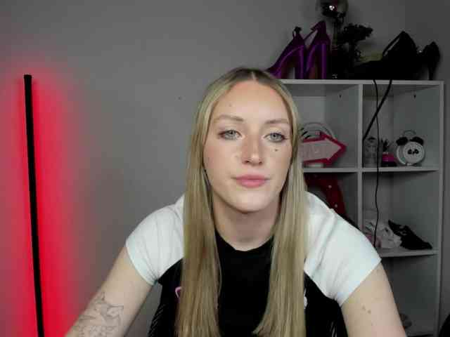 EvelynBlond26