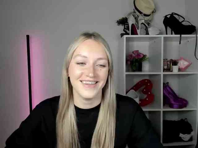 EvelynBlond26