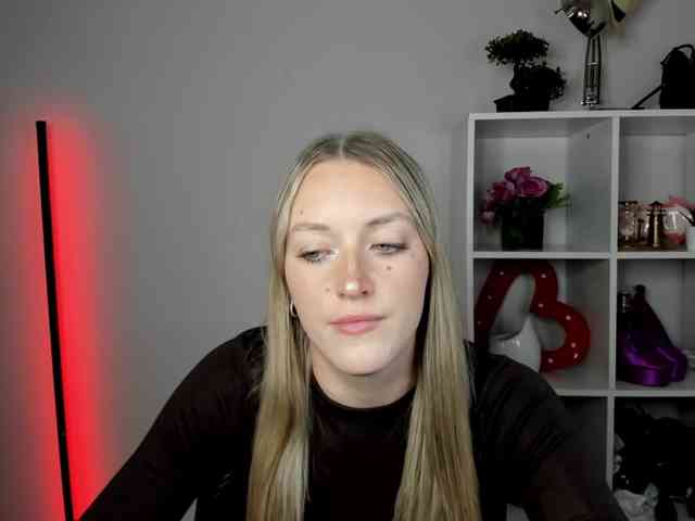 EvelynBlond26