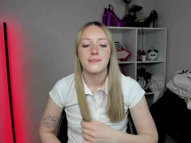 EvelynBlond26
