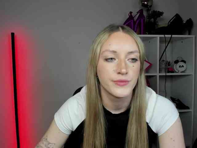 EvelynBlond26
