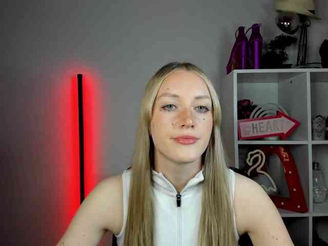EvelynBlond26