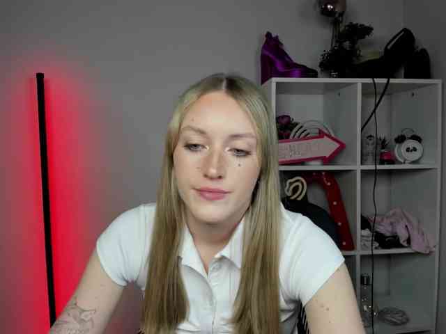 EvelynBlond26