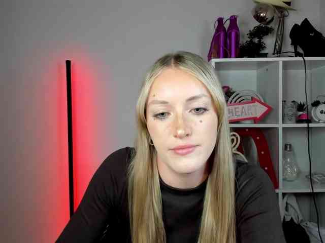 EvelynBlond26