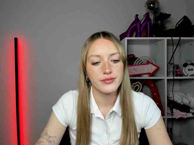 EvelynBlond26