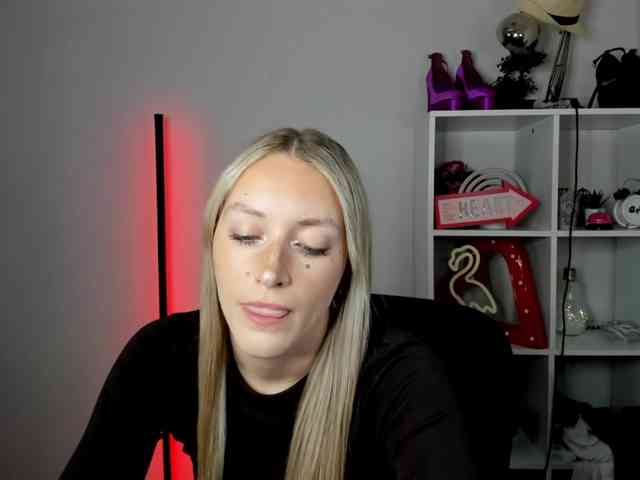 EvelynBlond26