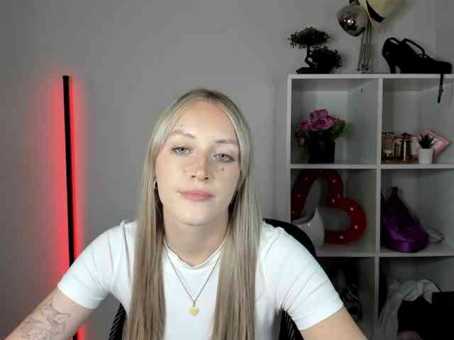 EvelynBlond26