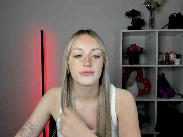 EvelynBlond26