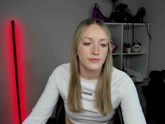 EvelynBlond26
