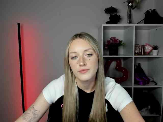 EvelynBlond26