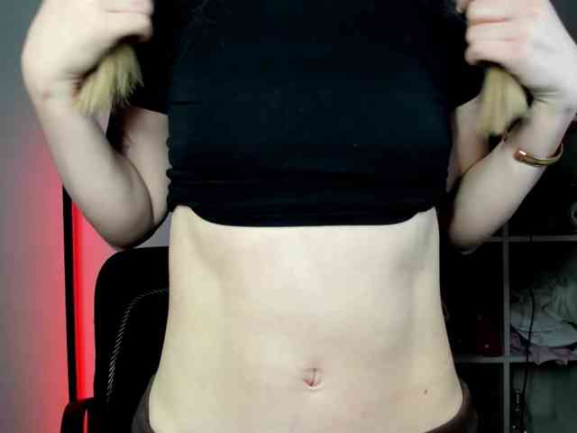 EvelynBlond26 webcam