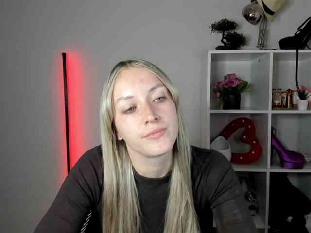 EvelynBlond26