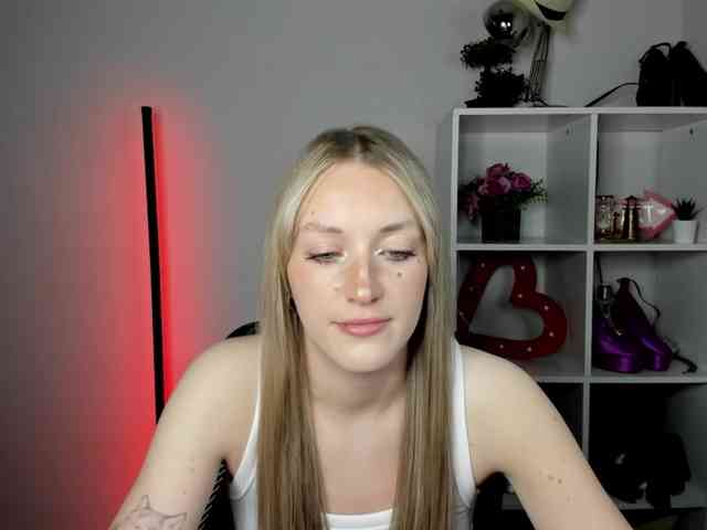 Model: EvelynBlond26