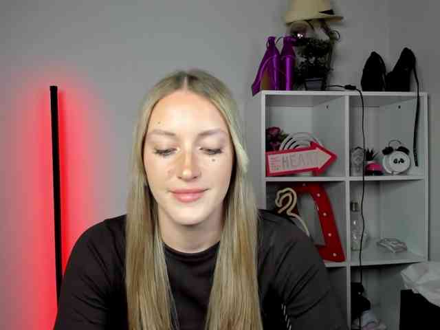 EvelynBlond26