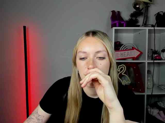 EvelynBlond26