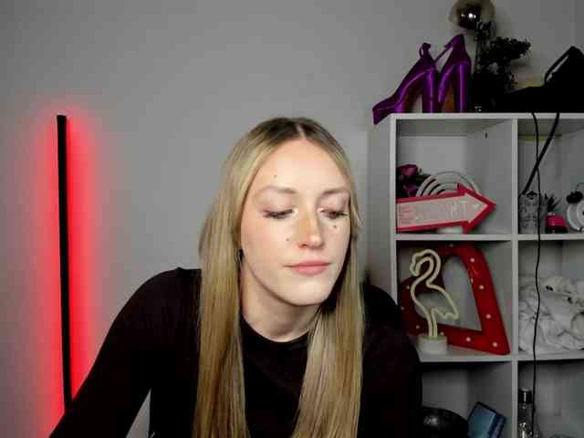 Model: EvelynBlond26