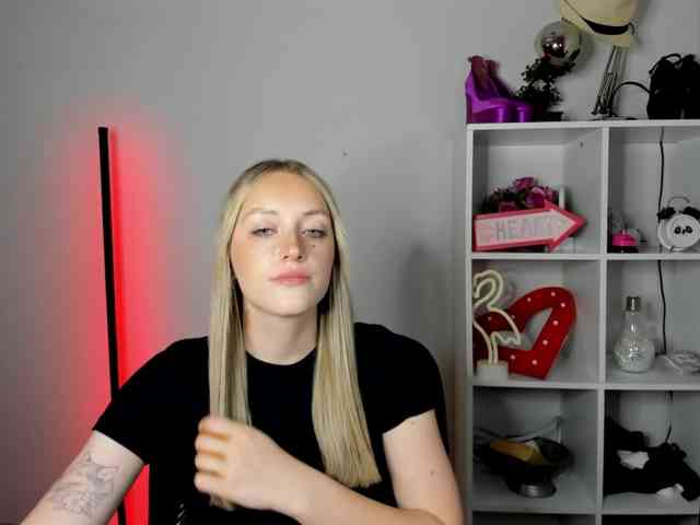 EvelynBlond26