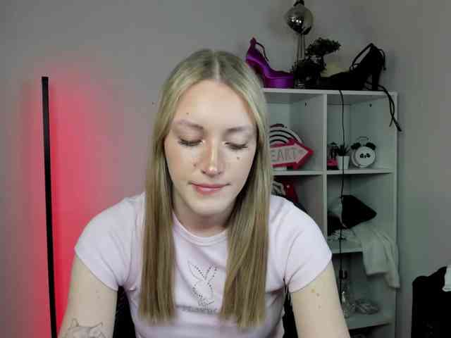 EvelynBlond26