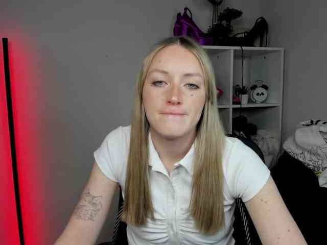 EvelynBlond26