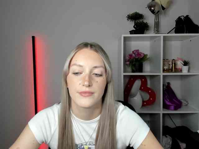 Model: EvelynBlond26