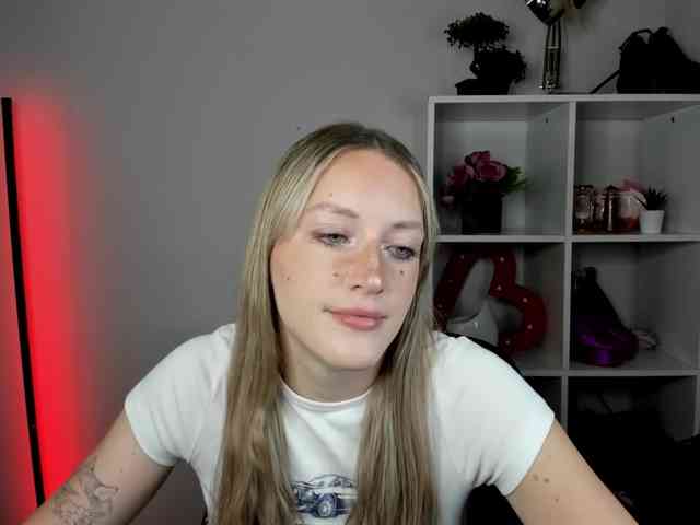 Model: EvelynBlond26
