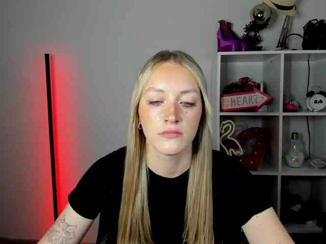 EvelynBlond26