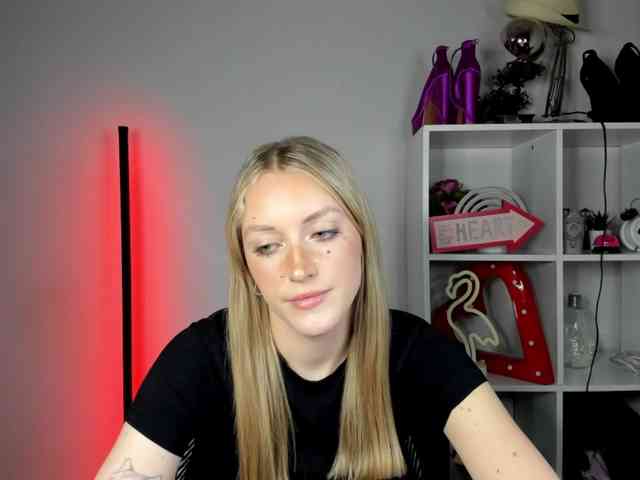 EvelynBlond26