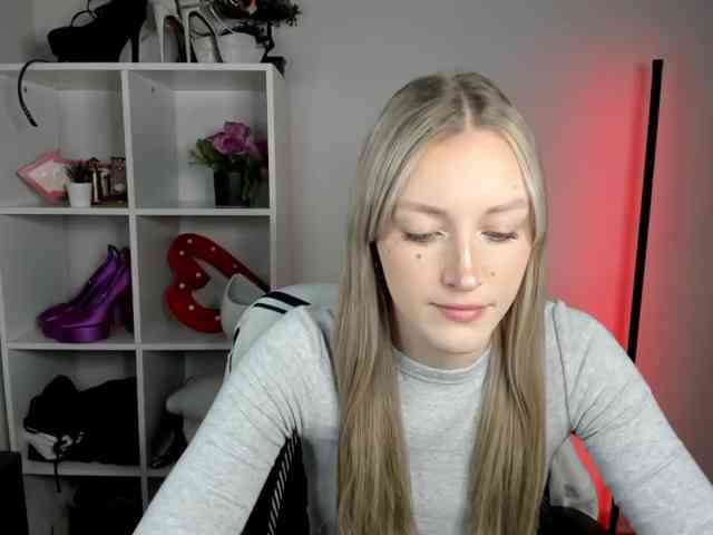 EvelynBlond26
