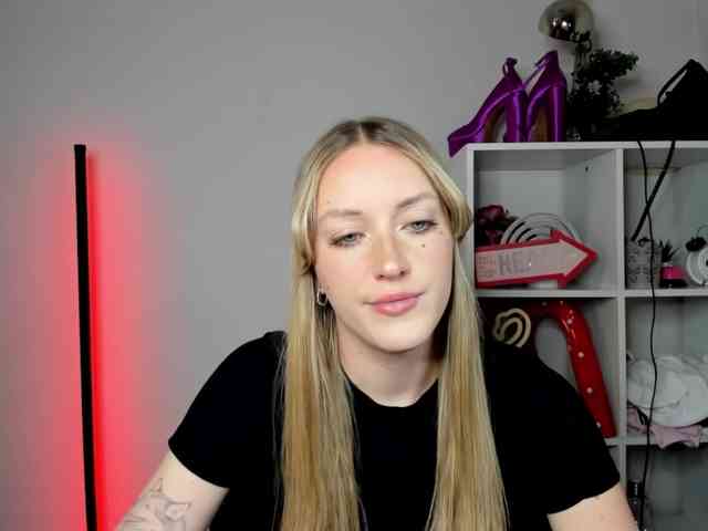 EvelynBlond26
