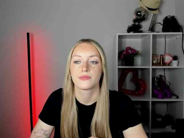 EvelynBlond26