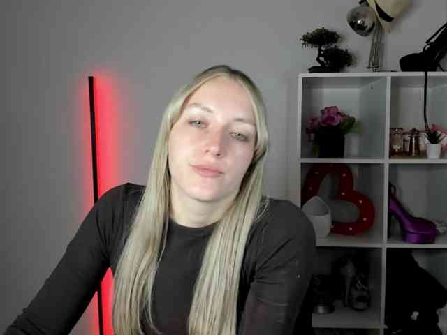 EvelynBlond26