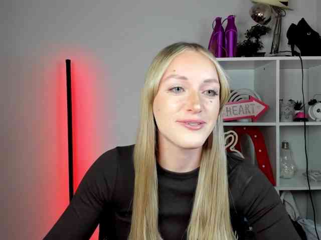 EvelynBlond26
