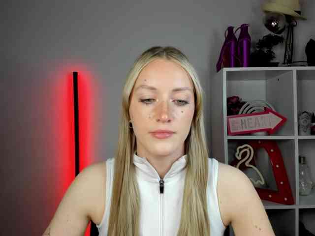 EvelynBlond26