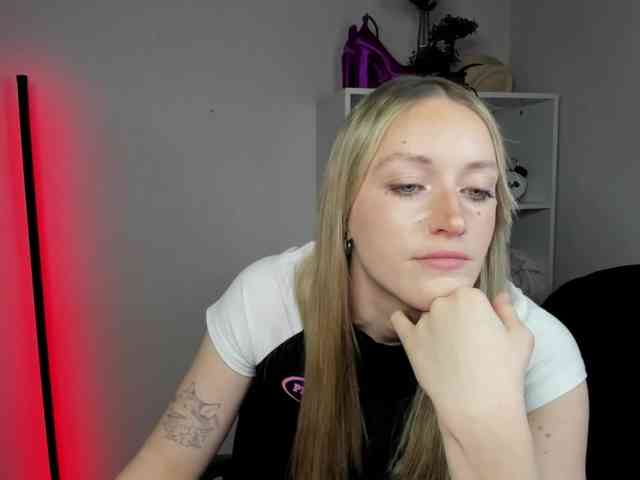 EvelynBlond26