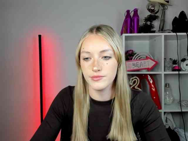 EvelynBlond26