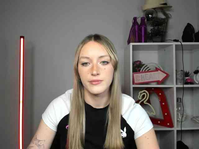 Model: EvelynBlond26