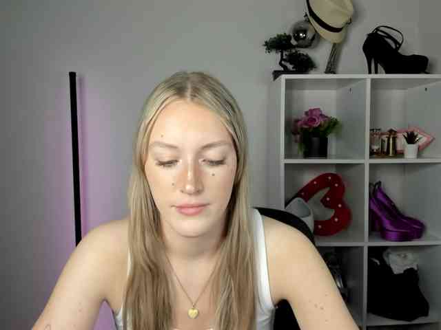 EvelynBlond26