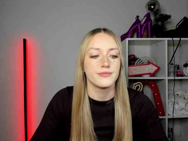 EvelynBlond26