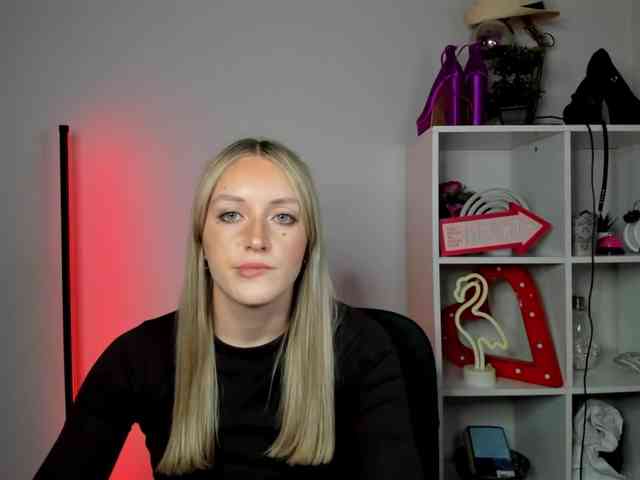EvelynBlond26