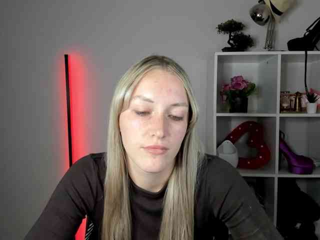 EvelynBlond26