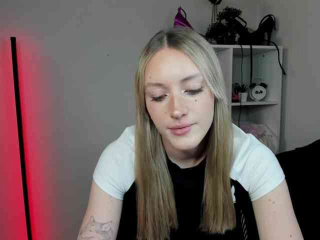 EvelynBlond26
