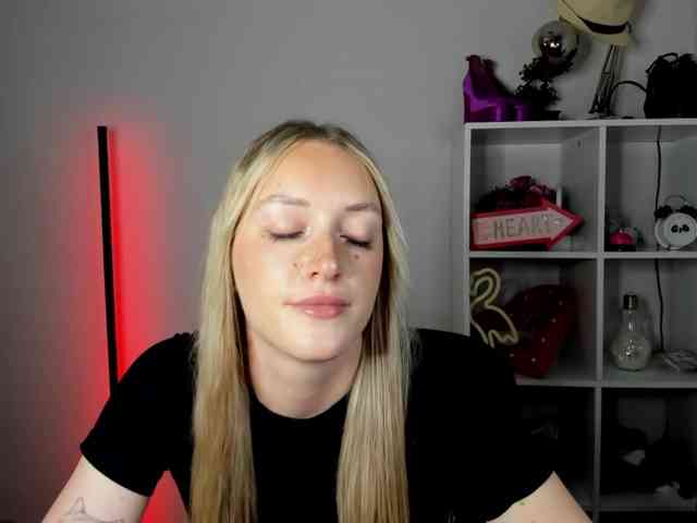 EvelynBlond26